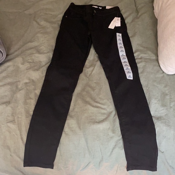 Black Old Navy jeans - Picture 3 of 4